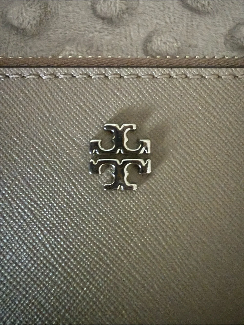 Tory Burch Robinson Zip Around Wristlet Wallet Gray Taupe Saffiano Leather
